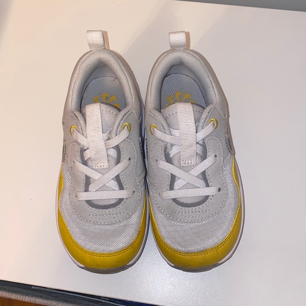 NIKE AIR MAX MOTIF SIZE 9 TODDLER